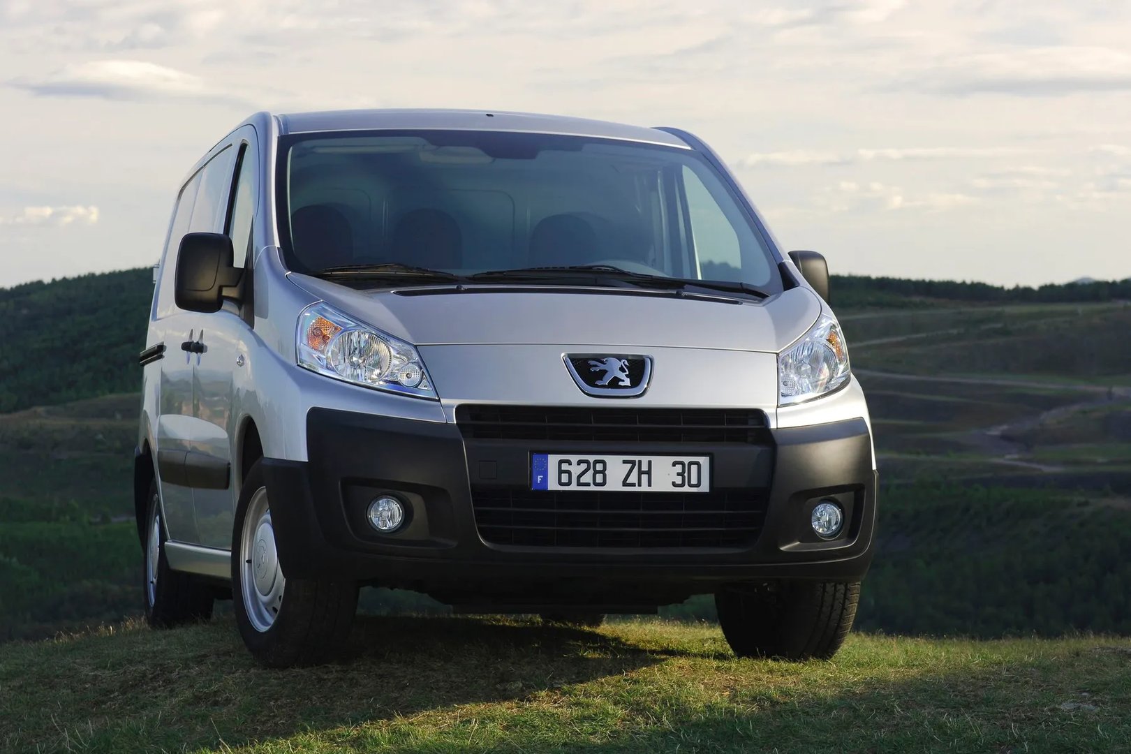 Peugeot_Expert_2_generation__Van__2.jpg