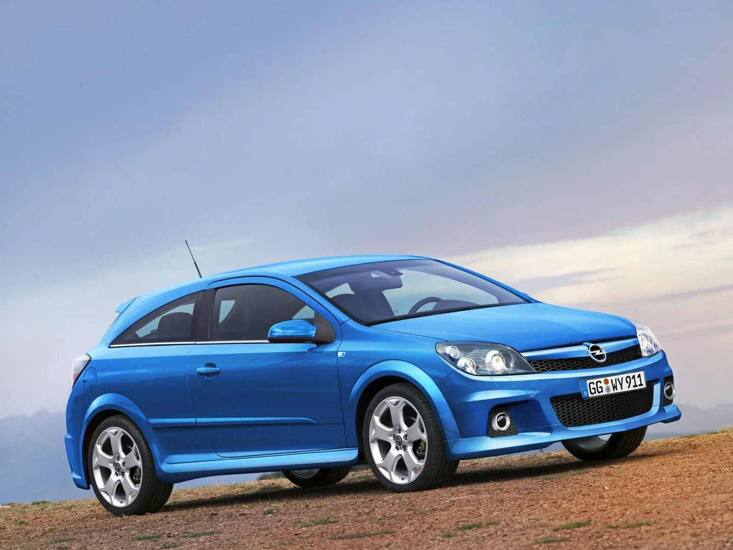 Opel_Astra_OPC_2_generation__Hatchback_3-door__9.jpg