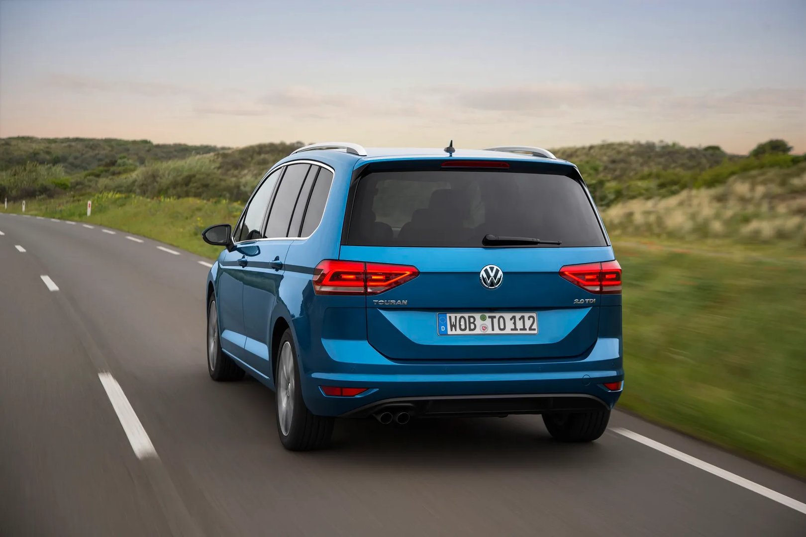 Volkswagen_Touran_3_generation__Compact_Van__8.jpg