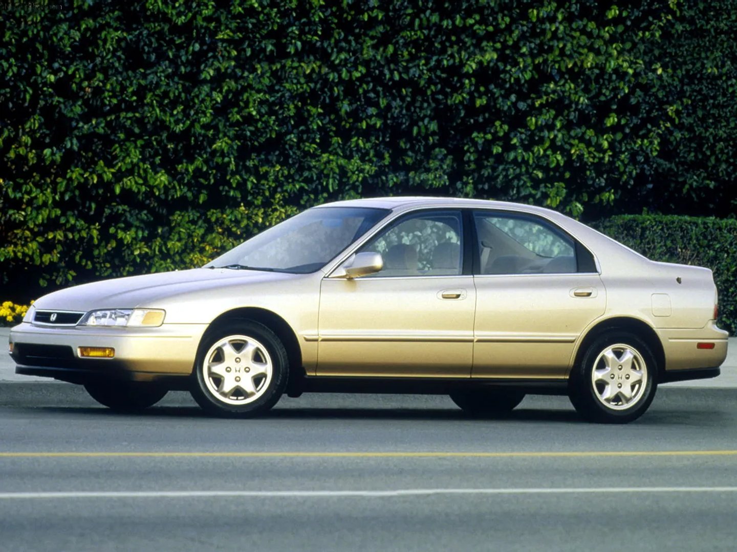 Honda_Accord_5_generation__Sedan__6.jpg