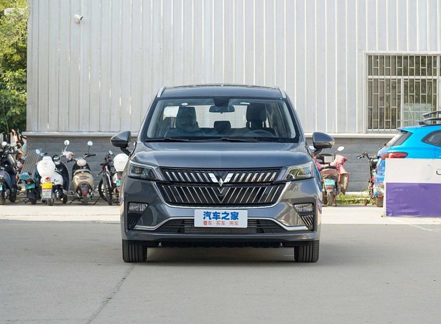 wuling_Jiachen_1_generation__Minivan__21.jpg