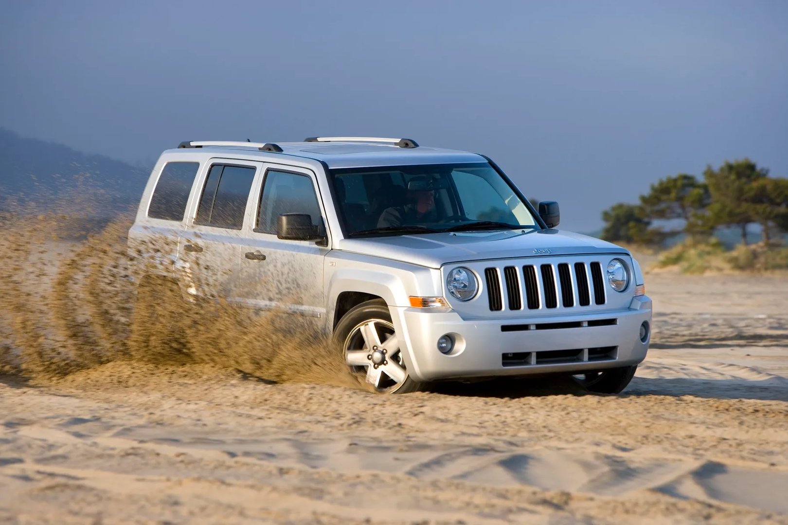 Jeep_Patriot_1_generation__SUV_5-doors__10.jpg