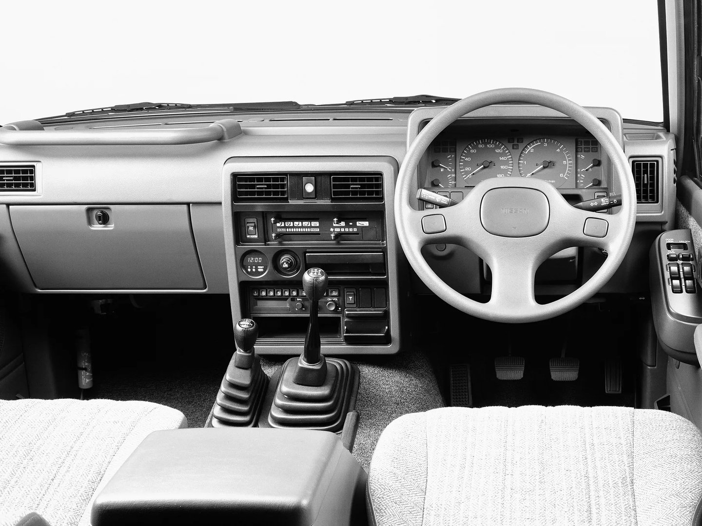 Nissan_Safari_4_generation__SUV_5-doors__2.jpg