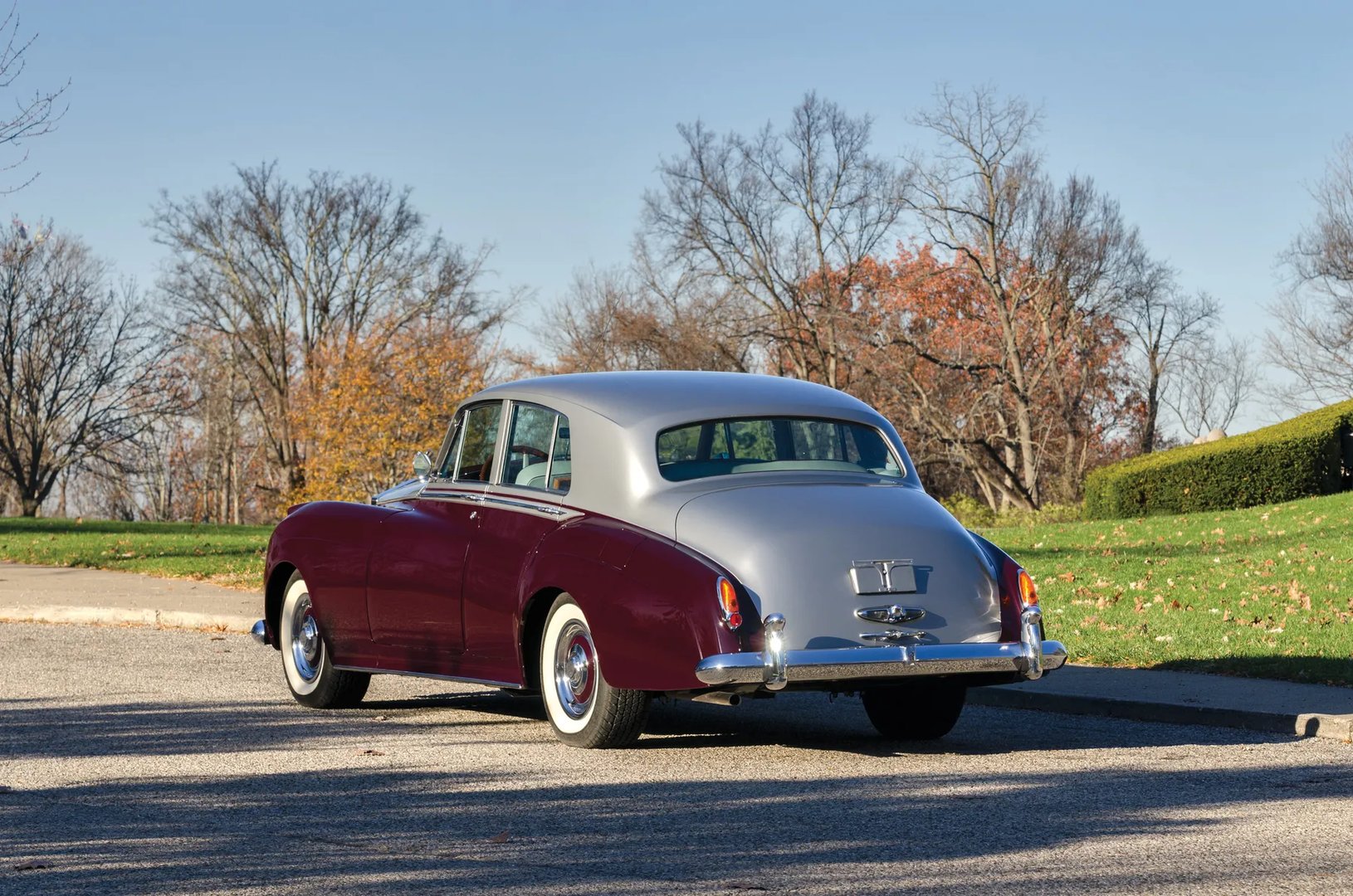Rolls-Royce_Silver_Cloud_1_generation__Sedan__3.jpg