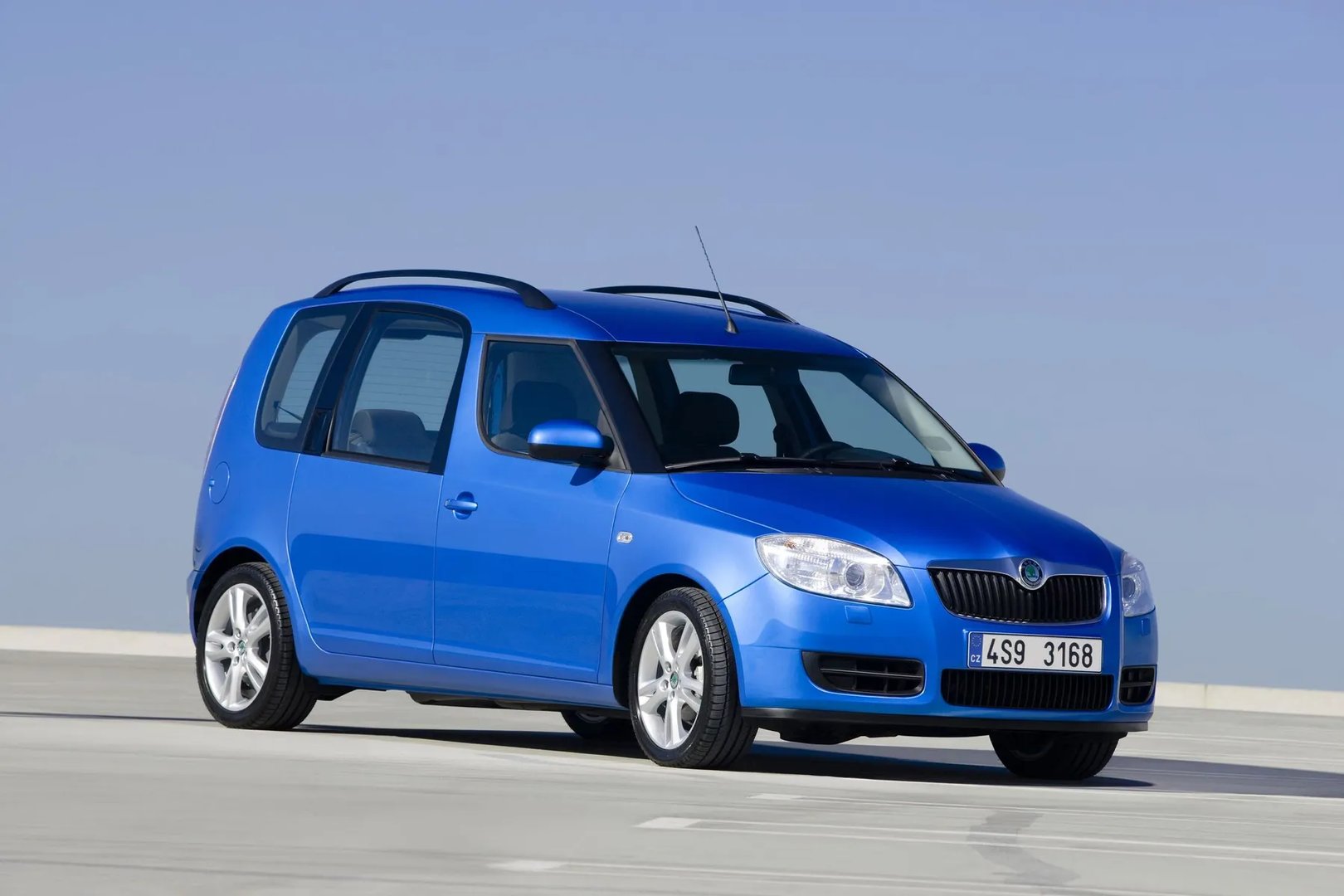 Skoda_Roomster_1_generation__Compact_Van__6.jpg