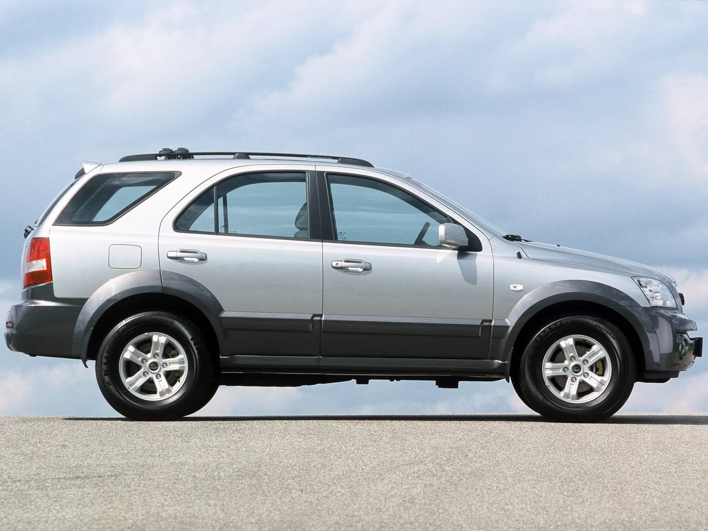Kia_Sorento_1_generation__SUV_5-doors__8.jpg
