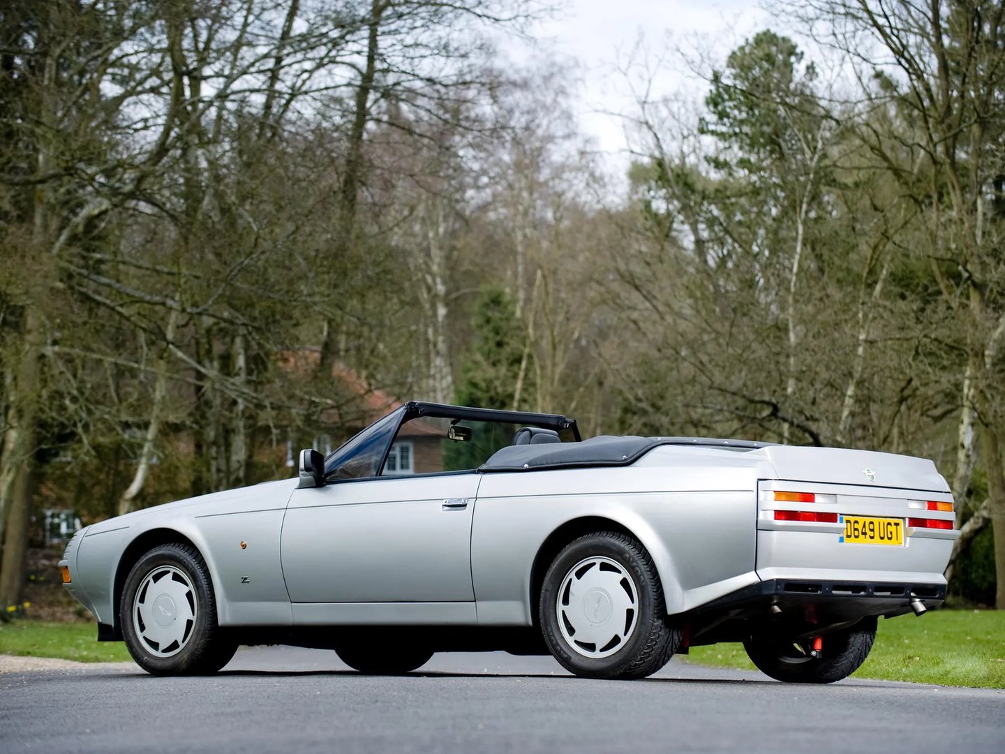 Aston Martin_V8_Zagato_1_generation__Cabrio__9.jpg