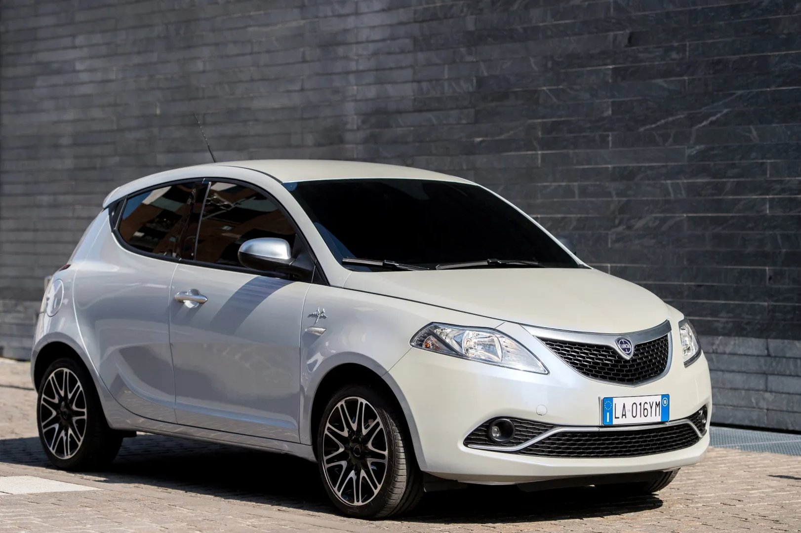 Lancia_Ypsilon_3_generation_restyling__Mini_5-doors__4.jpg