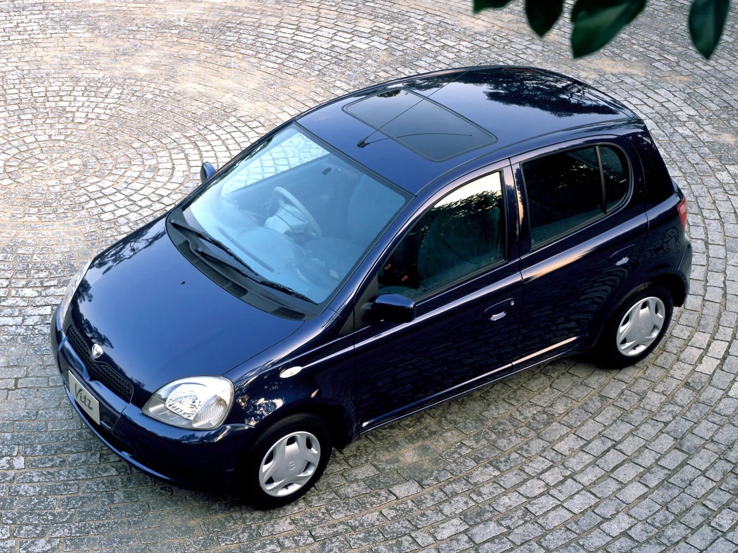 Toyota_Vitz_1_generation__Mini_5-doors__8.jpg