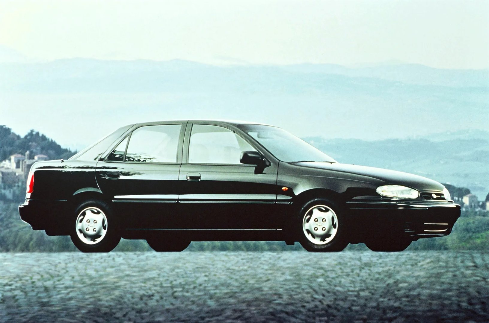 Hyundai_Lantra_1_generation__Sedan__6.jpg