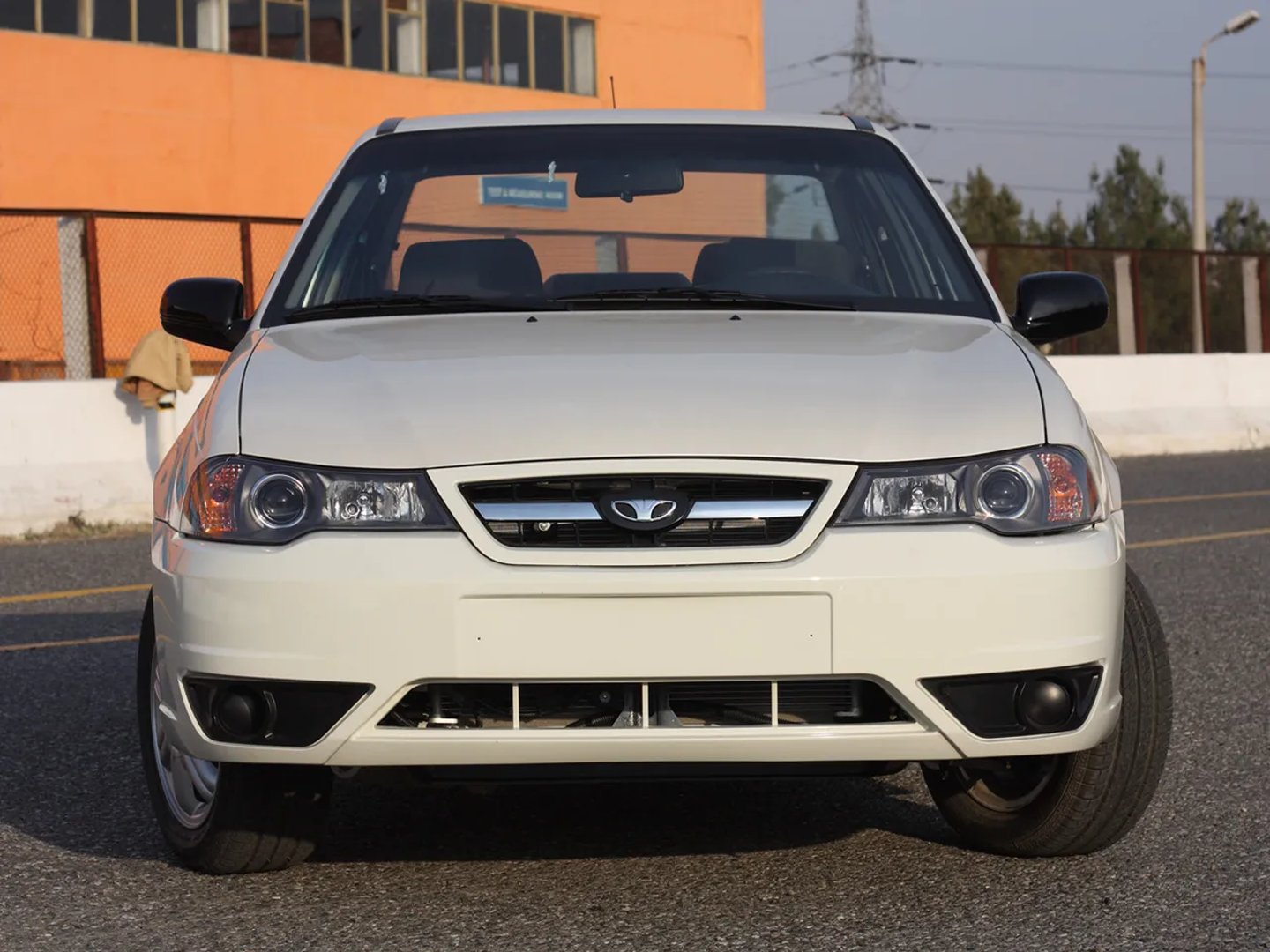 Daewoo_Nexia_1_generation_restyling__Sedan__2.jpg