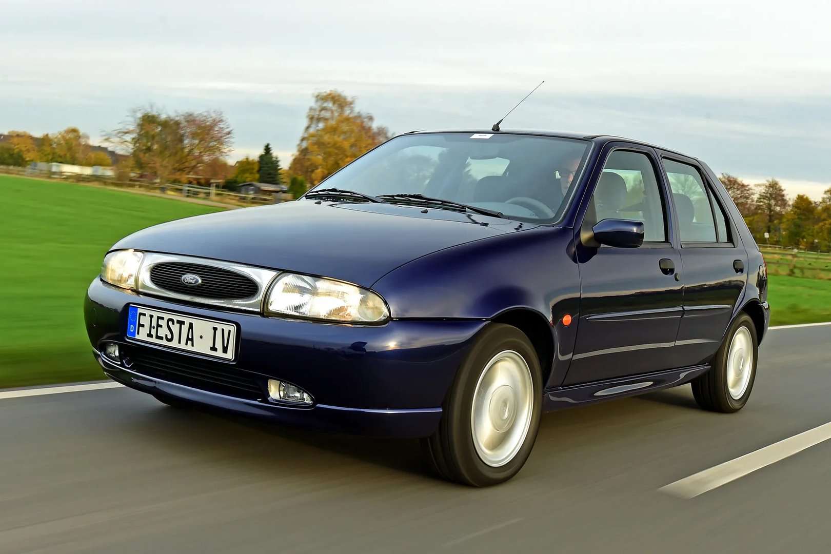 Ford_Fiesta_4_generation__Mini_5-doors__8.jpg