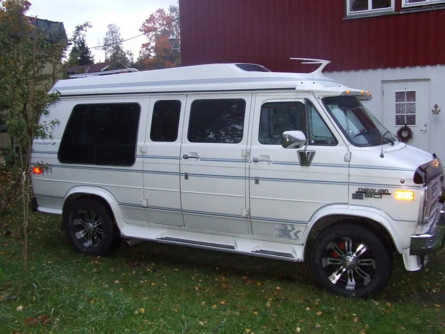 Chevrolet_Starcraft_1_generation__Minivan__2.jpg