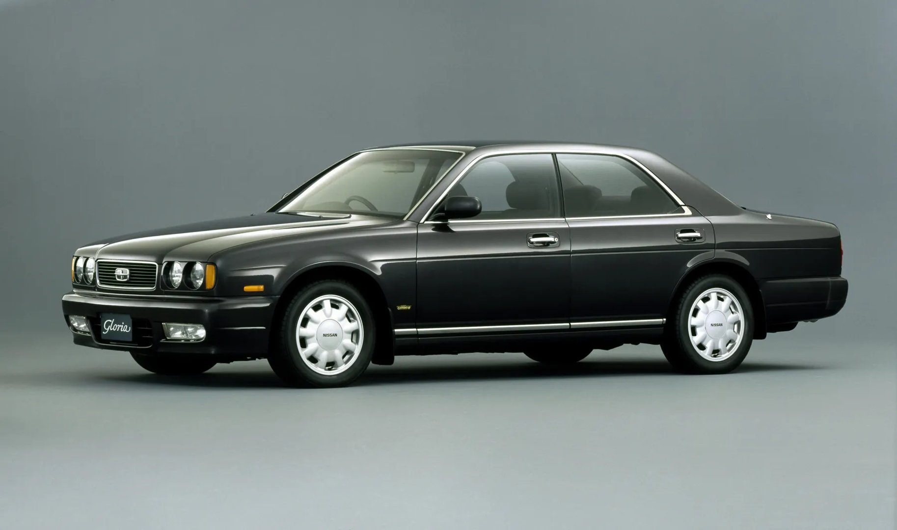 Nissan_Gloria_9_generation__Sedan__3.jpg