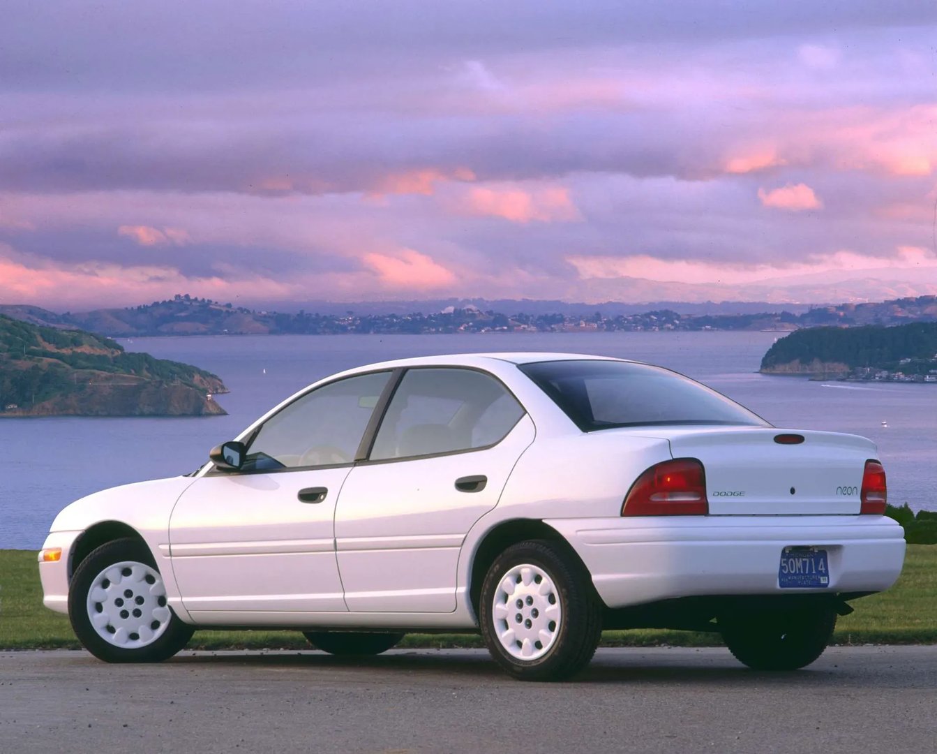 Dodge_Neon_1_generation__Sedan__1.jpg