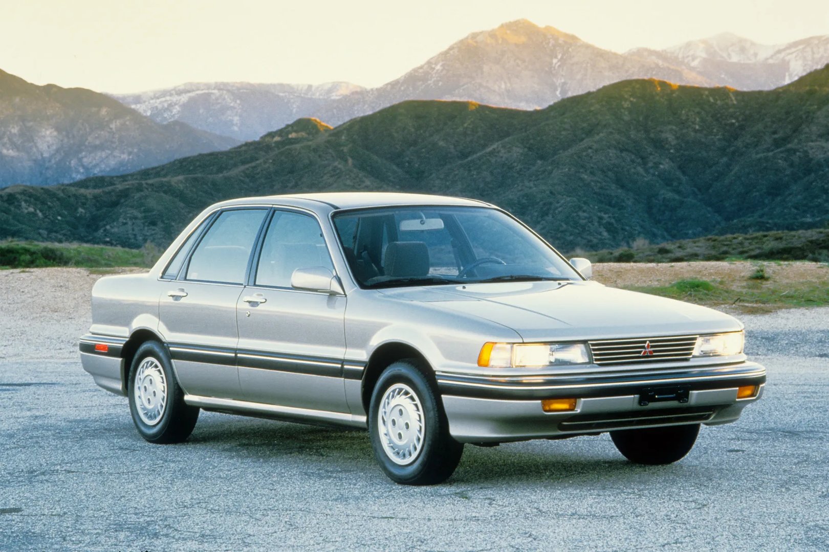 Mitsubishi_Galant_6_generation__Sedan__11.jpg