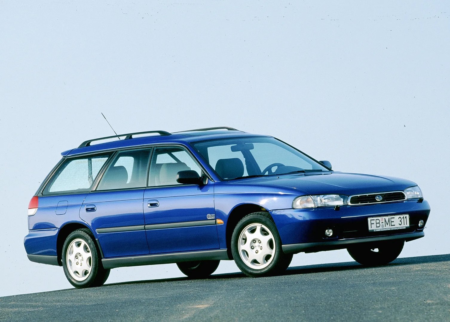 Subaru_Legacy_2_generation__Estate_5-door__2.jpg