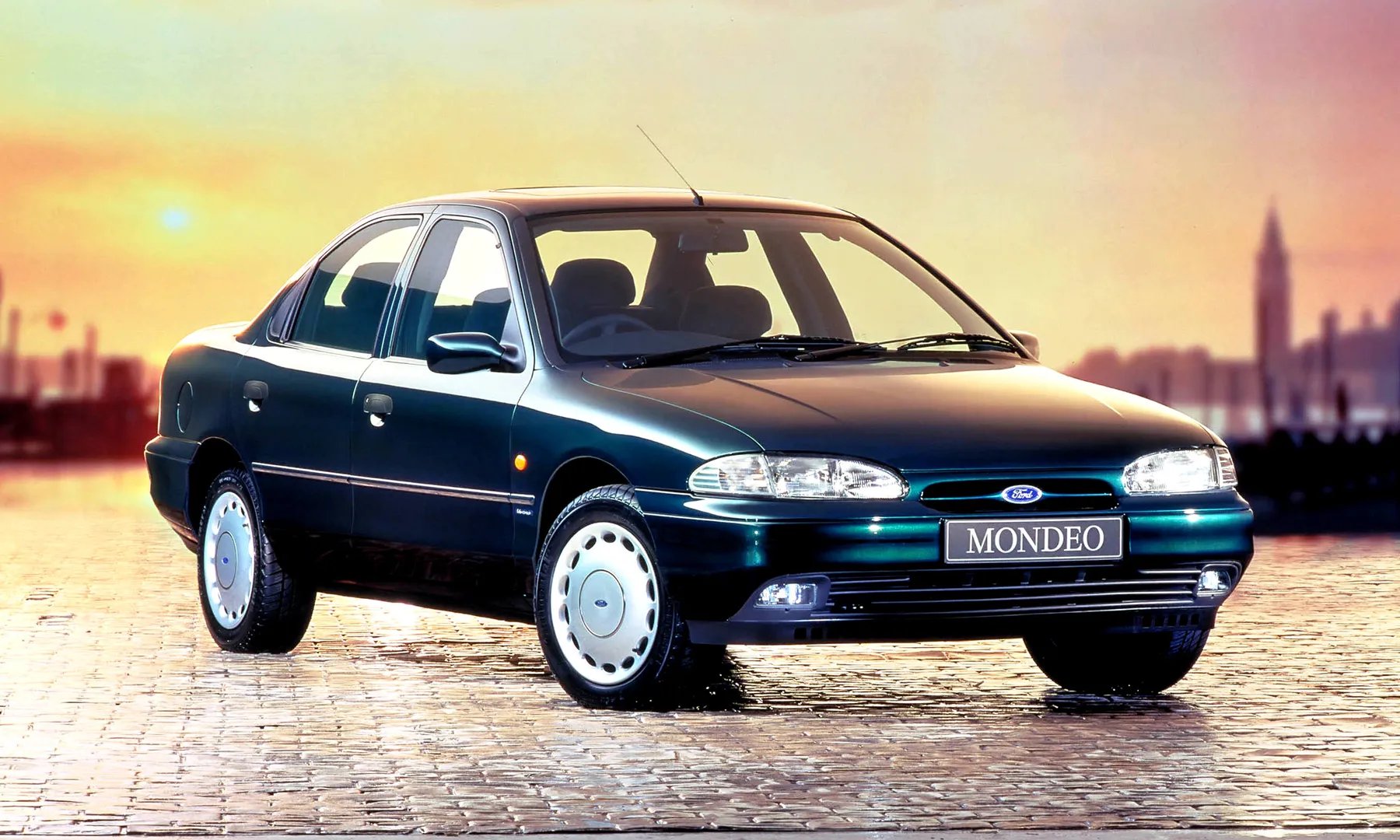Ford_Mondeo_1_generation__Sedan__2.jpg
