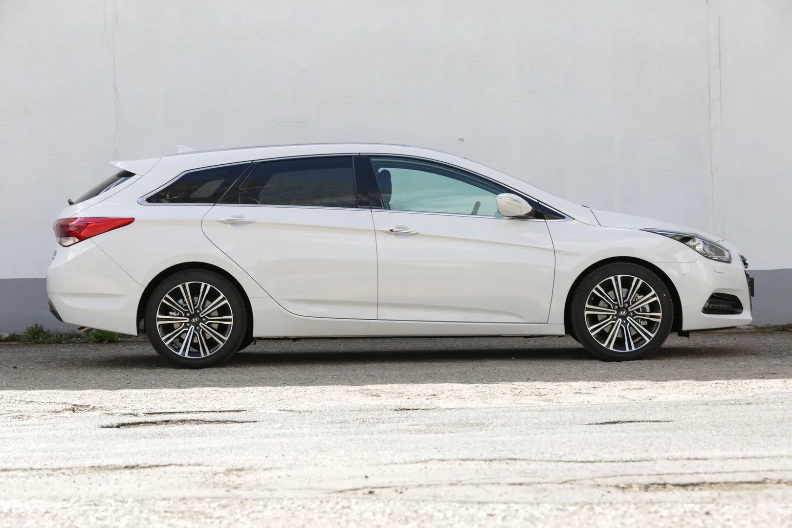 Hyundai_i40_1_generation_restyling__Estate_5-door__5.jpg