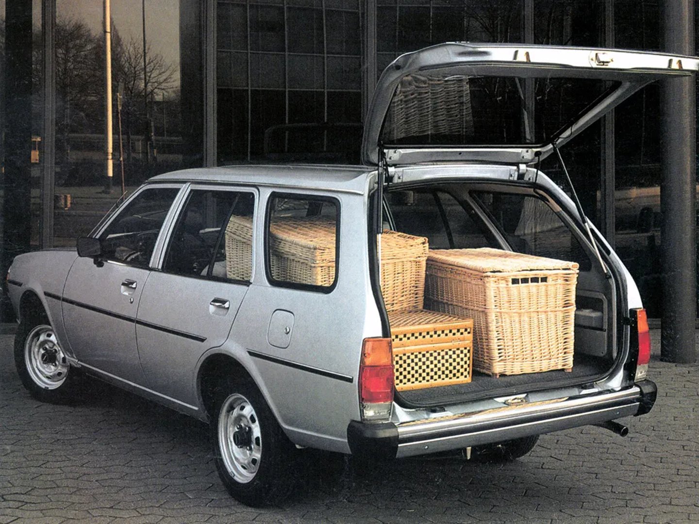 Mazda_Familia_4_generation__Estate_5-door__2.jpg