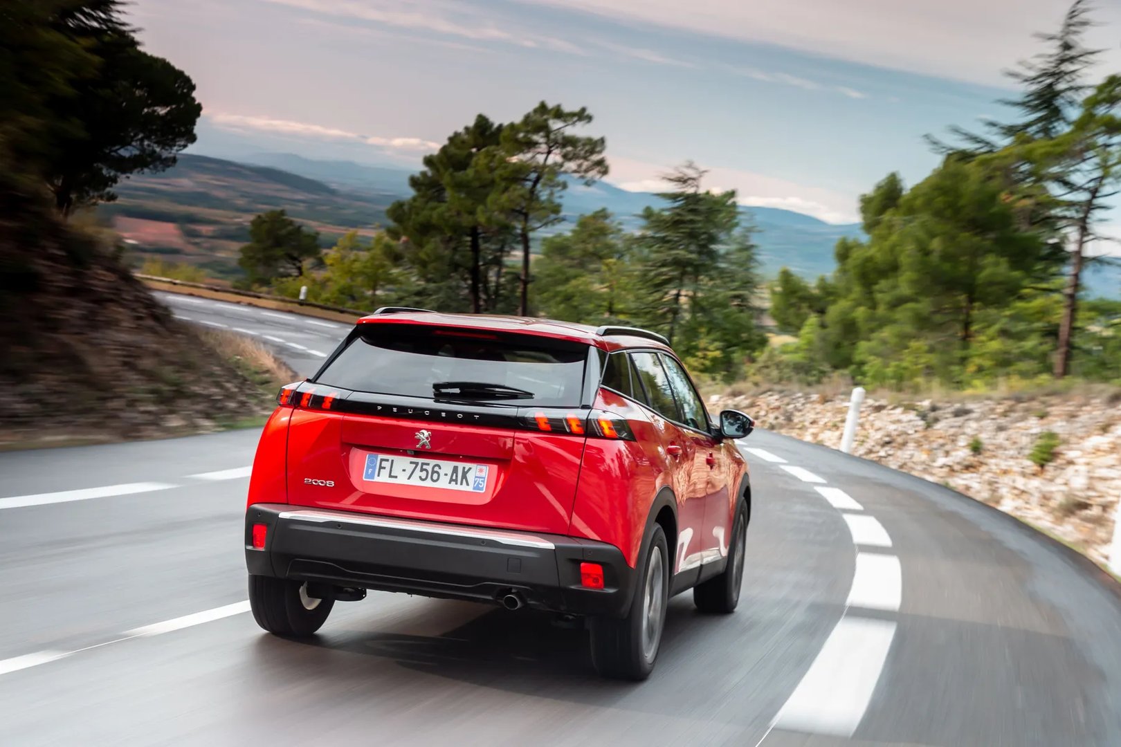 Peugeot_2008_2_generation__SUV_5-doors__10.jpg