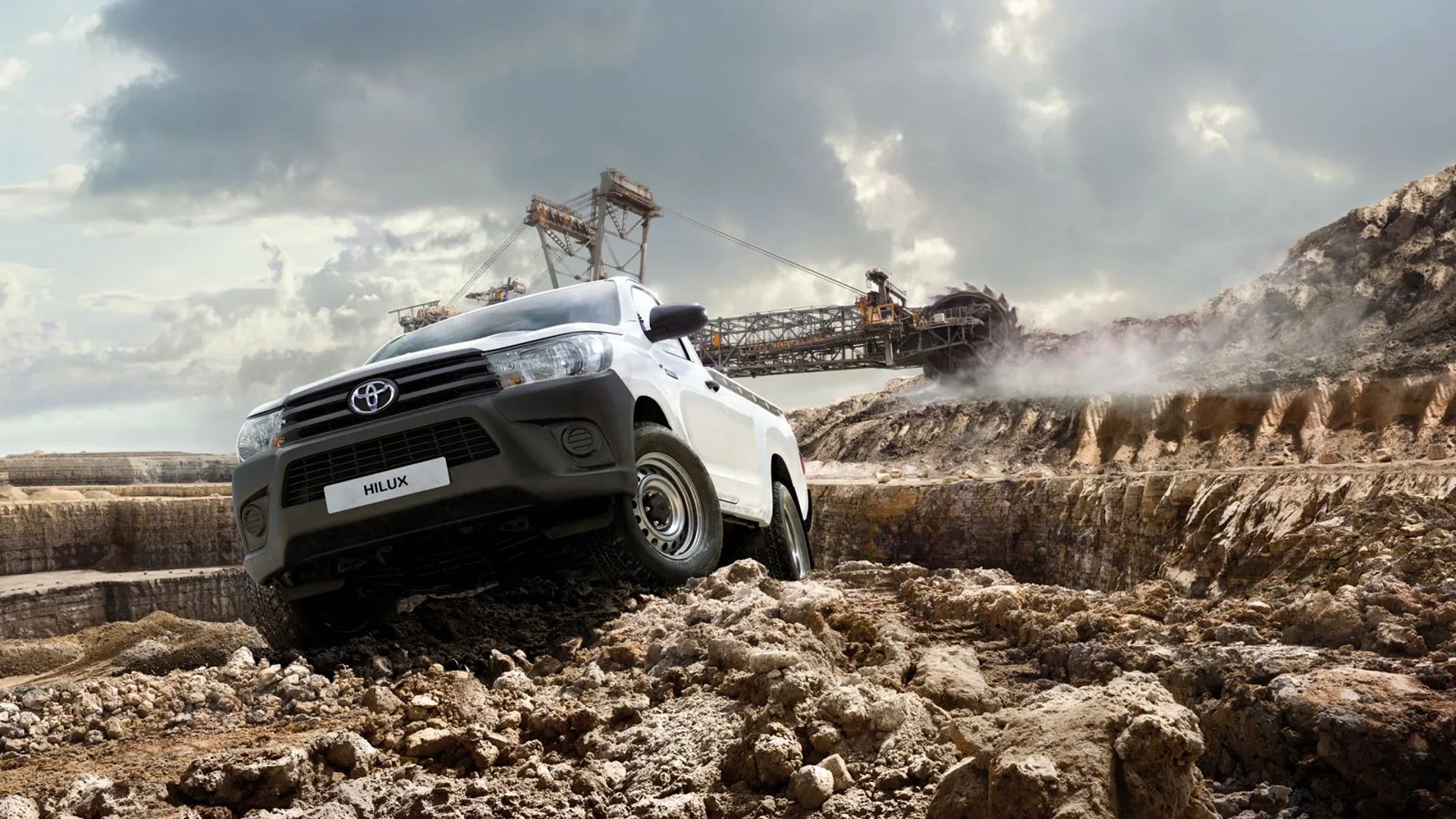 Toyota_Hilux_8_generation__Pickup_single-cab__2.jpg