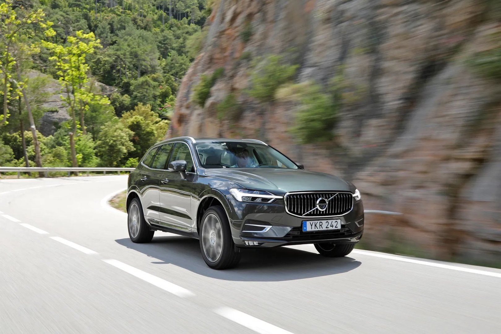 Volvo_XC60_2_generation__SUV_5-doors__7.jpg