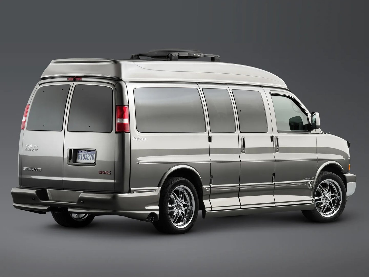 GMC_Savana_2_generation__Minivan__1.jpg