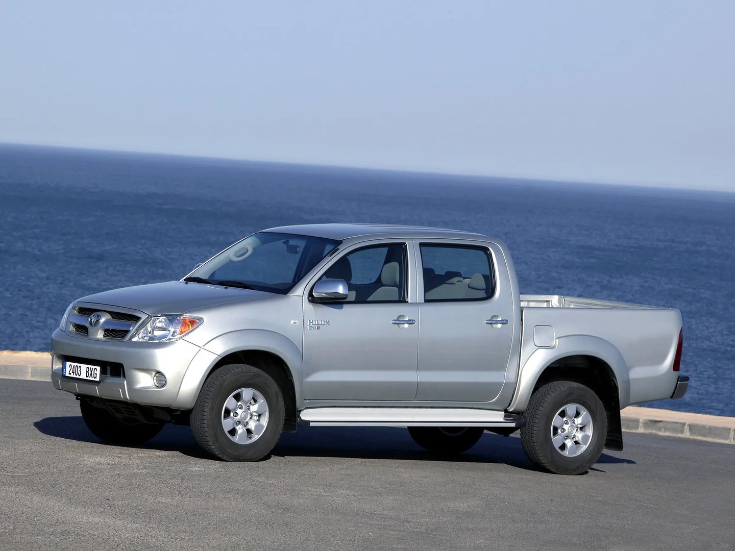 Toyota_Hilux_7_generation__Pickup_double-cab__8.jpg