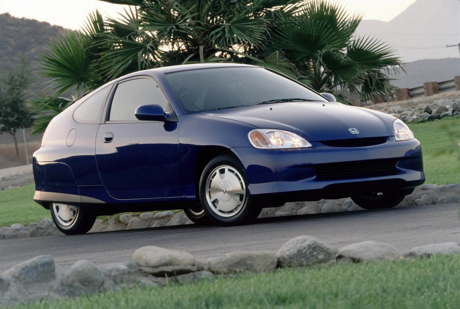 Honda_Insight_1_generation__Mini_3-doors__12.jpg