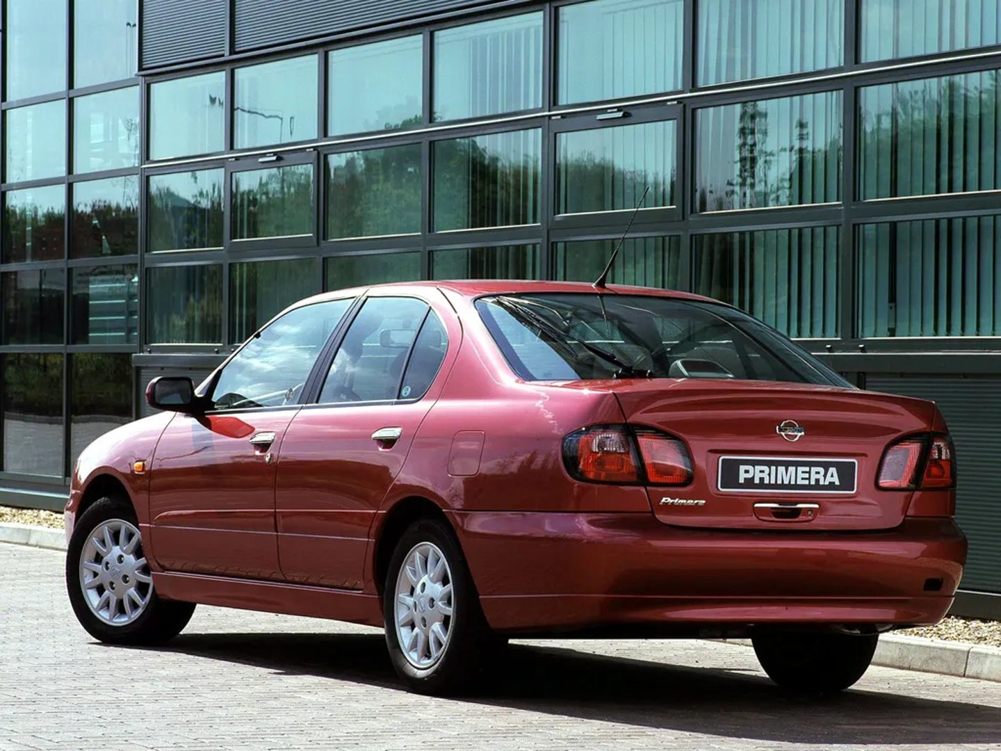 Nissan_Primera_2_generation_restyling__Sedan__3.jpg