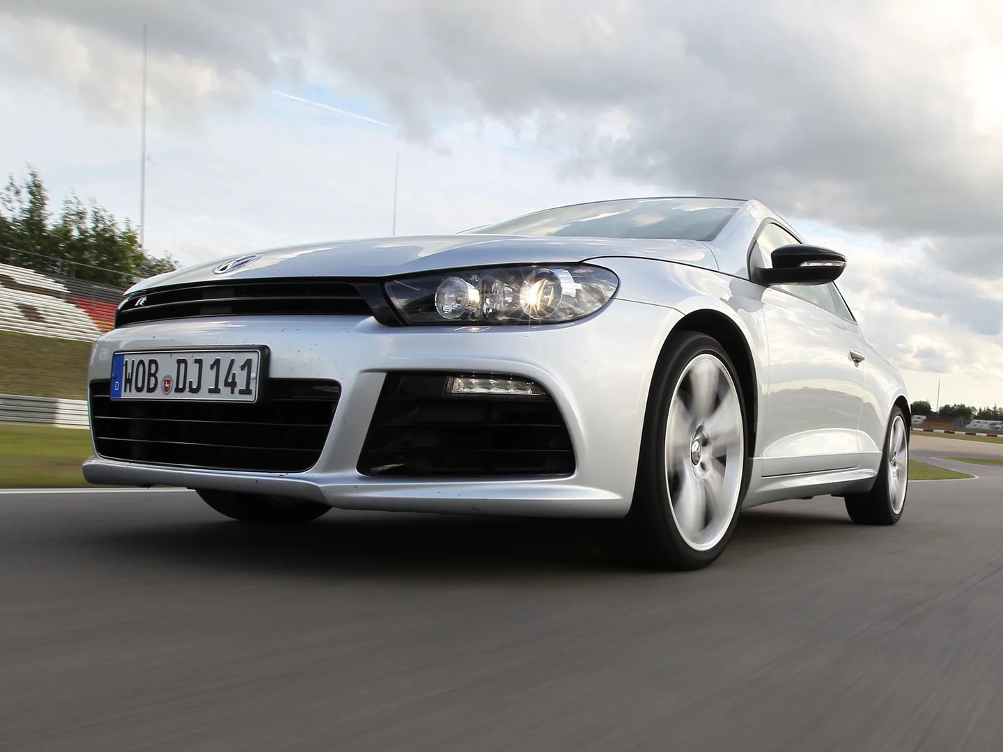 Volkswagen_Scirocco_R_1_generation__Hatchback_3-door__2.jpg