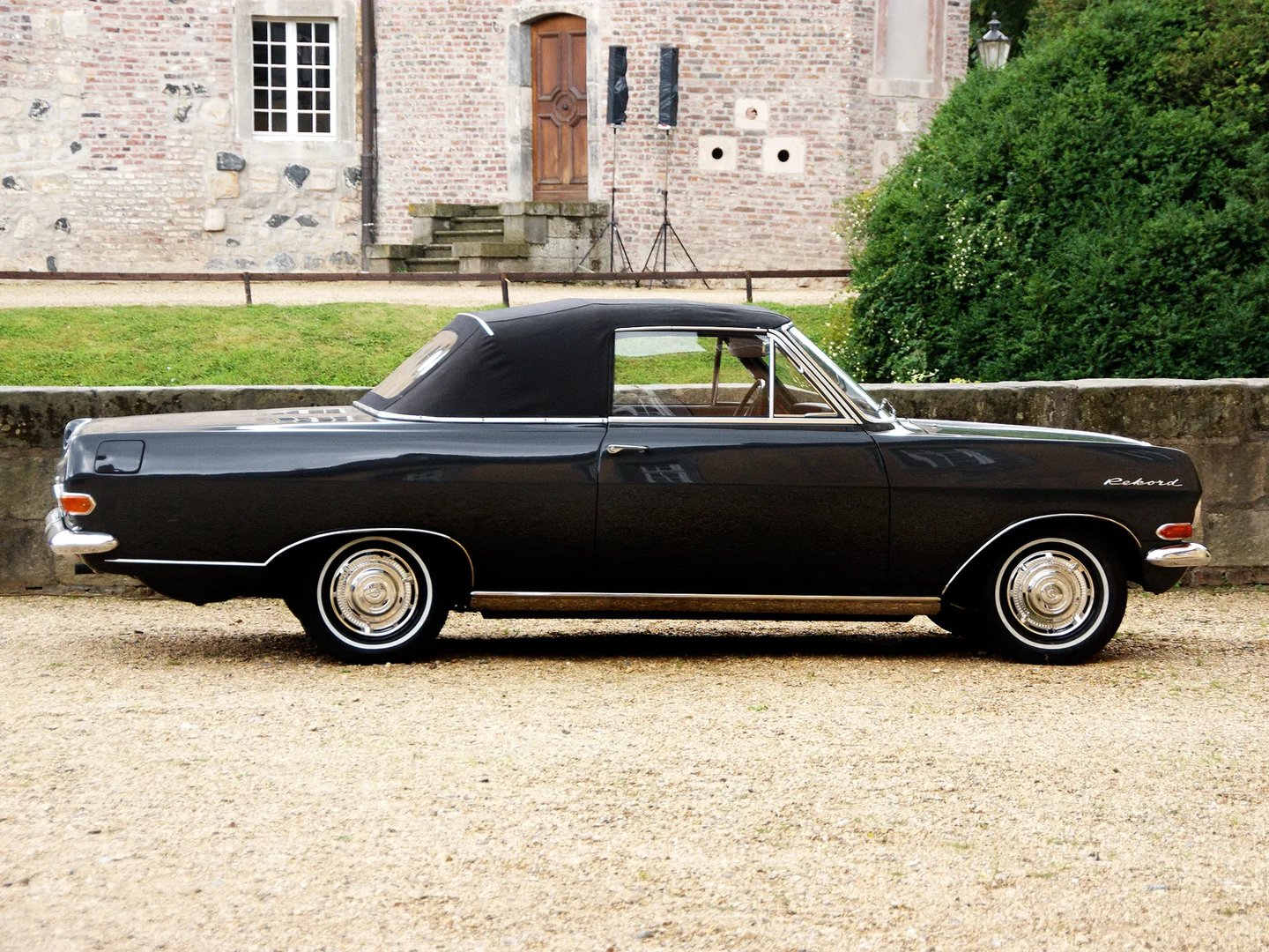 Opel_Rekord_1_generation__Cabrio__2.jpg