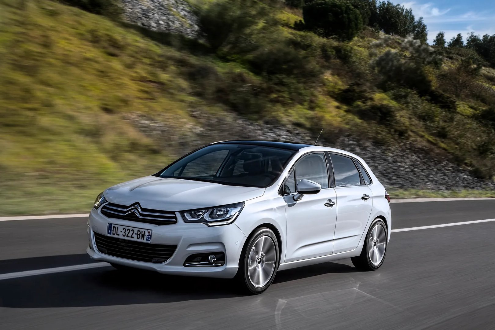 Citroen_C4_2_generation_restyling__Hatchback_5-door__9.jpg