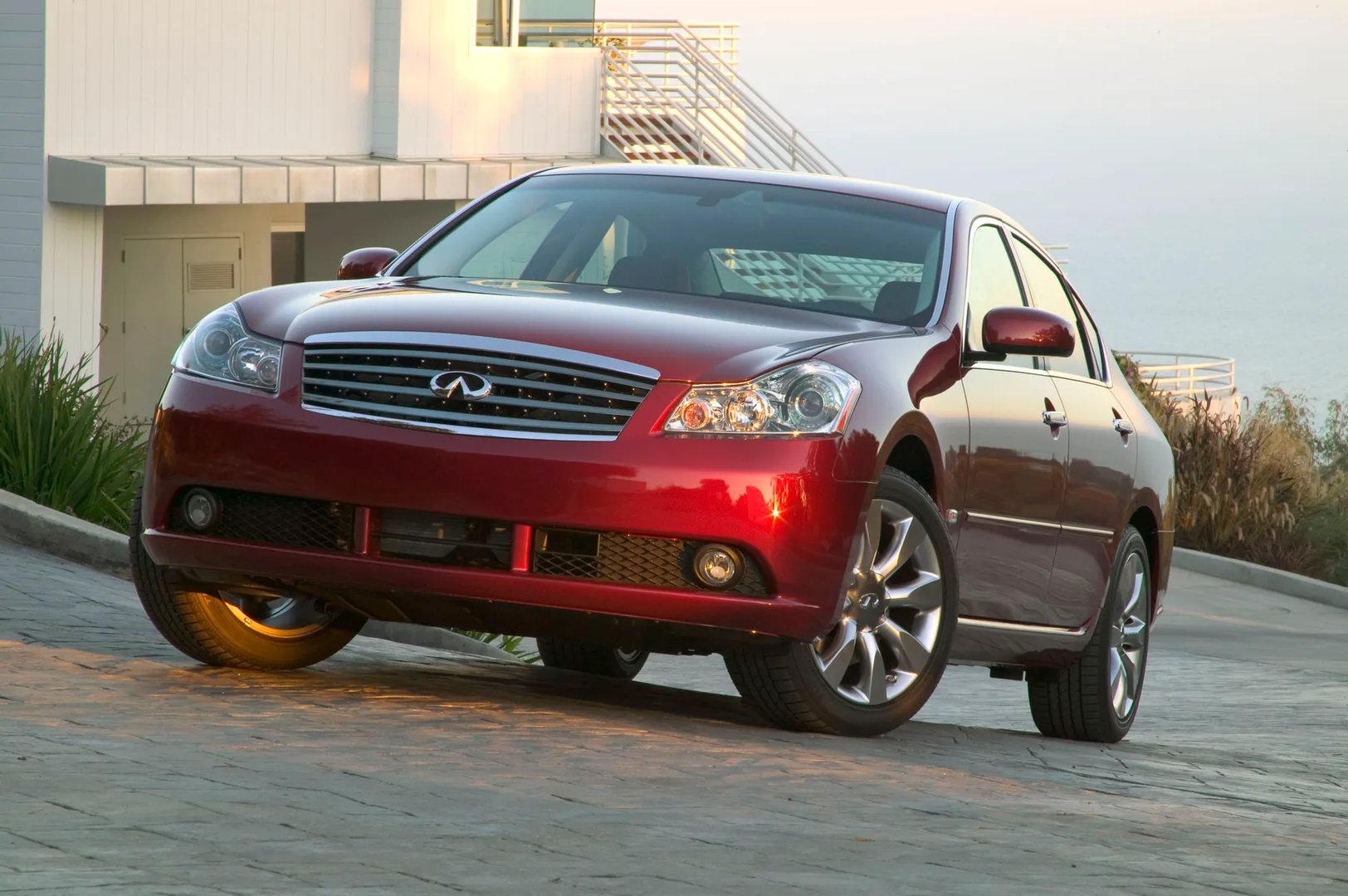 Infiniti_M_3_generation__Sedan__3.jpg