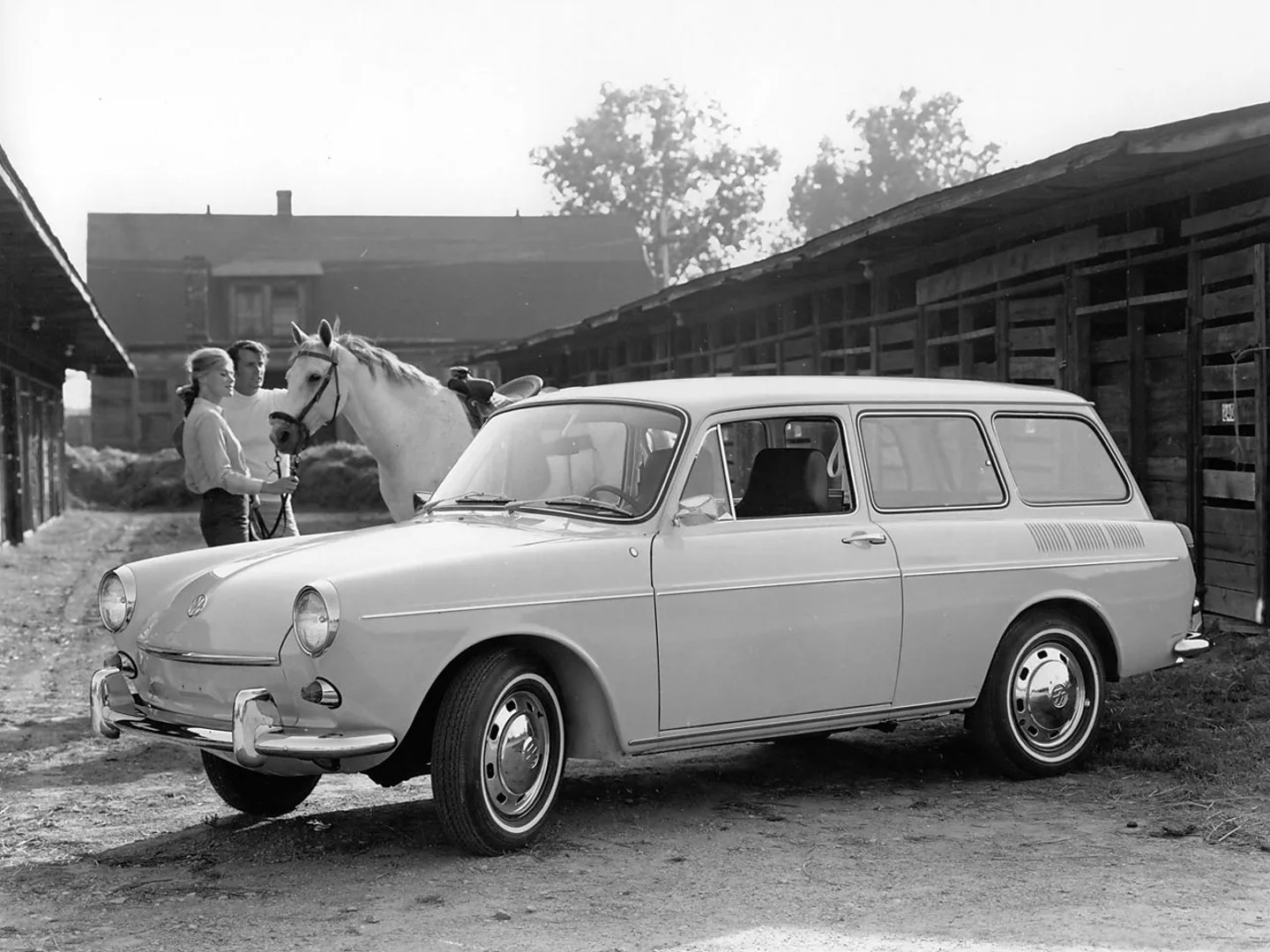 Volkswagen_Type_3_1_generation__Estate_3-door__2.jpg