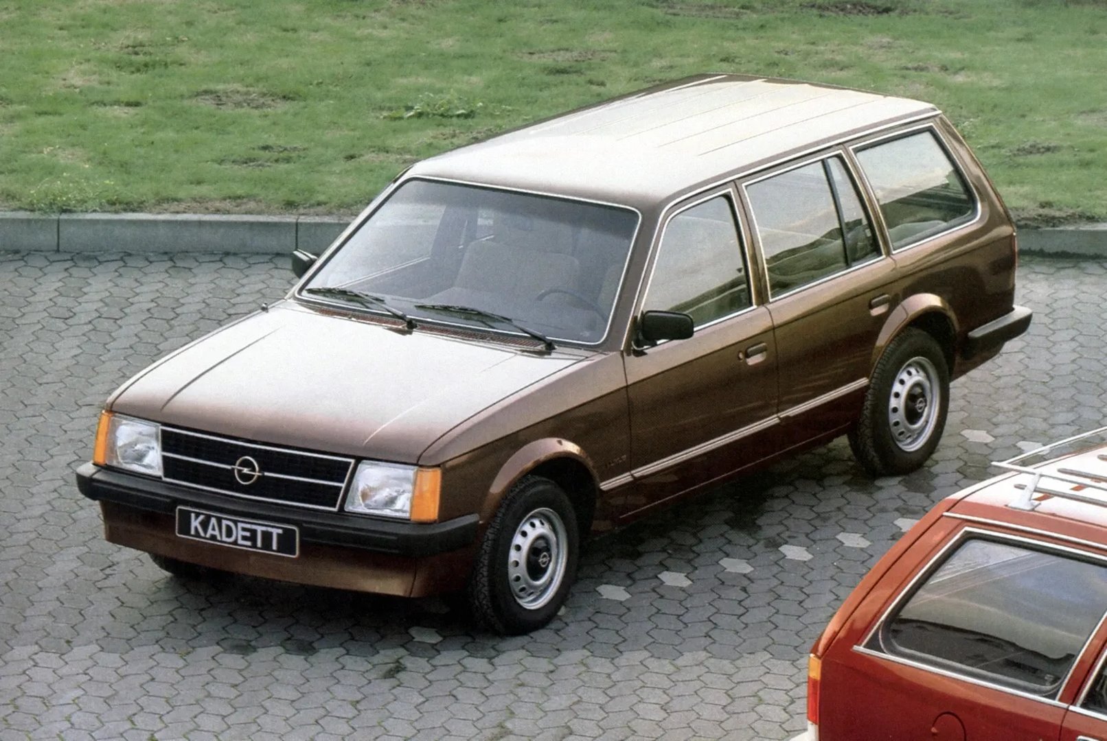 Opel_Kadett_4_generation__Estate_5-door__3.jpg