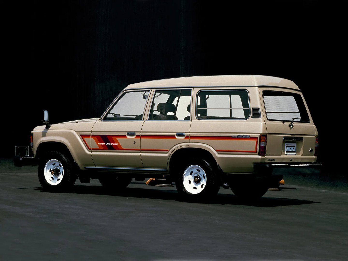 Toyota_LC_7_generation_restyling__SUV_5-doors__1.jpg