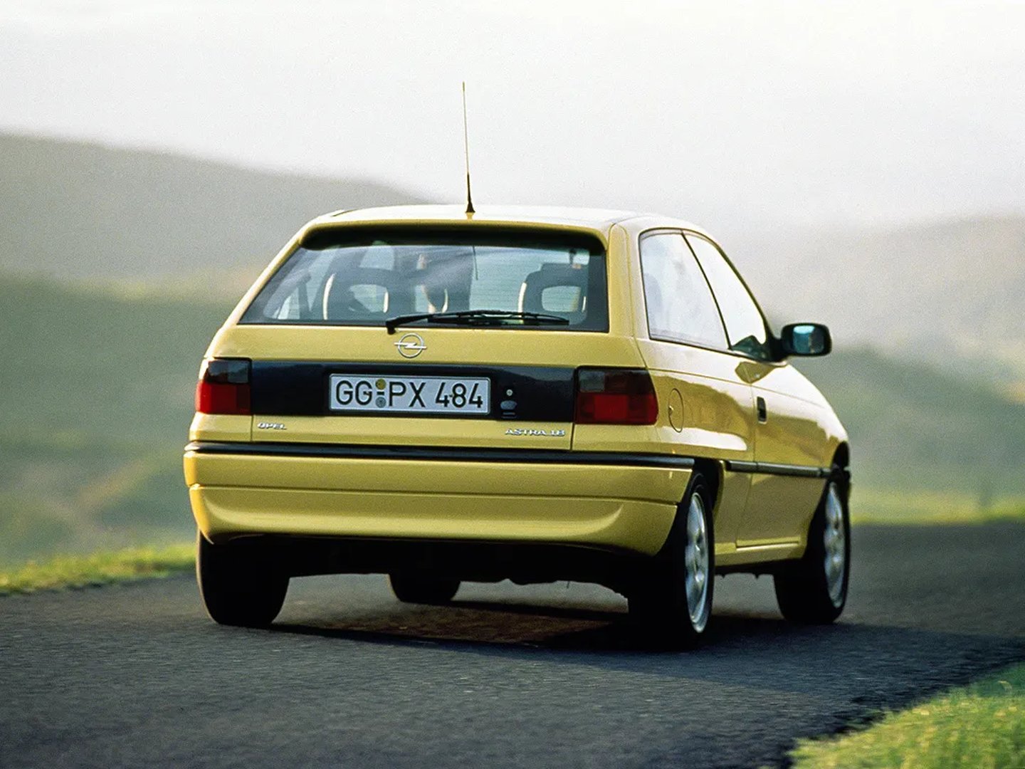 Opel_Astra_1_generation_restyling_1__Hatchback_3-door__11.jpg