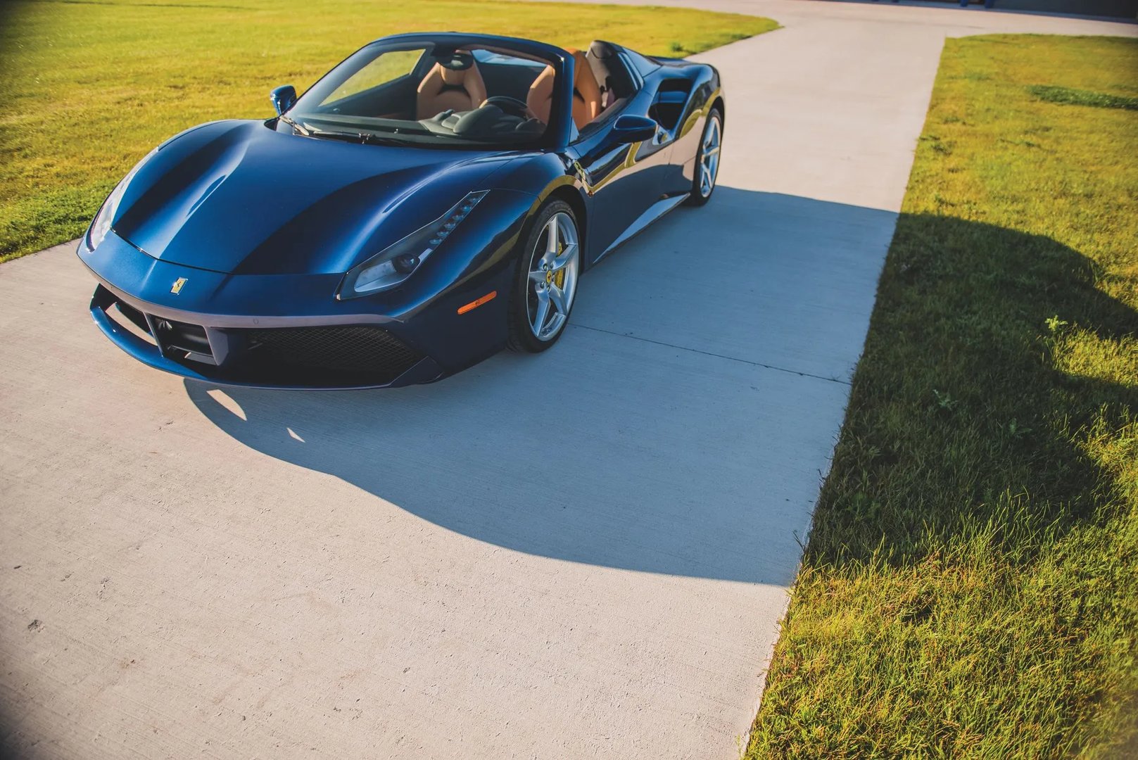 Ferrari_488_1_generation__Roadster__12.jpg