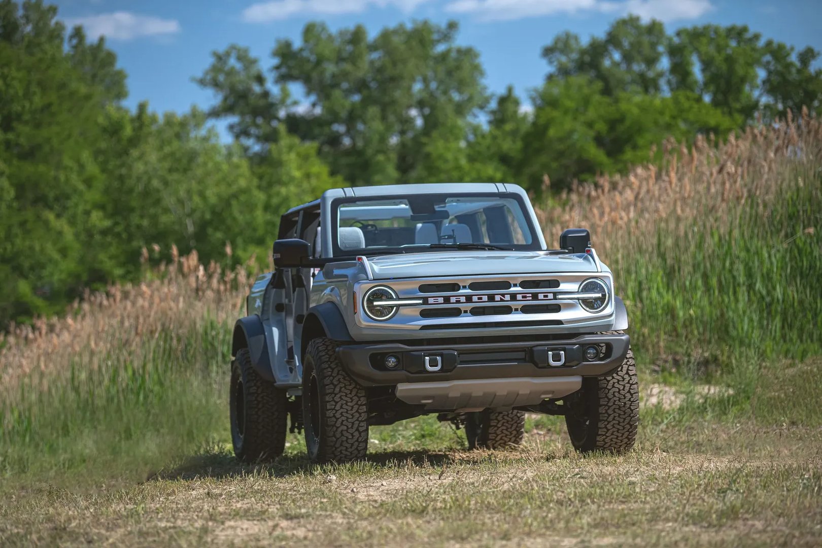 Ford_Bronco_6_generation__SUV_5-doors__1.jpg