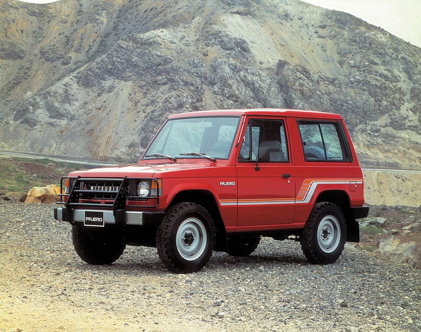 Mitsubishi_Pajero_1_generation__SUV_3-doors__3.jpg