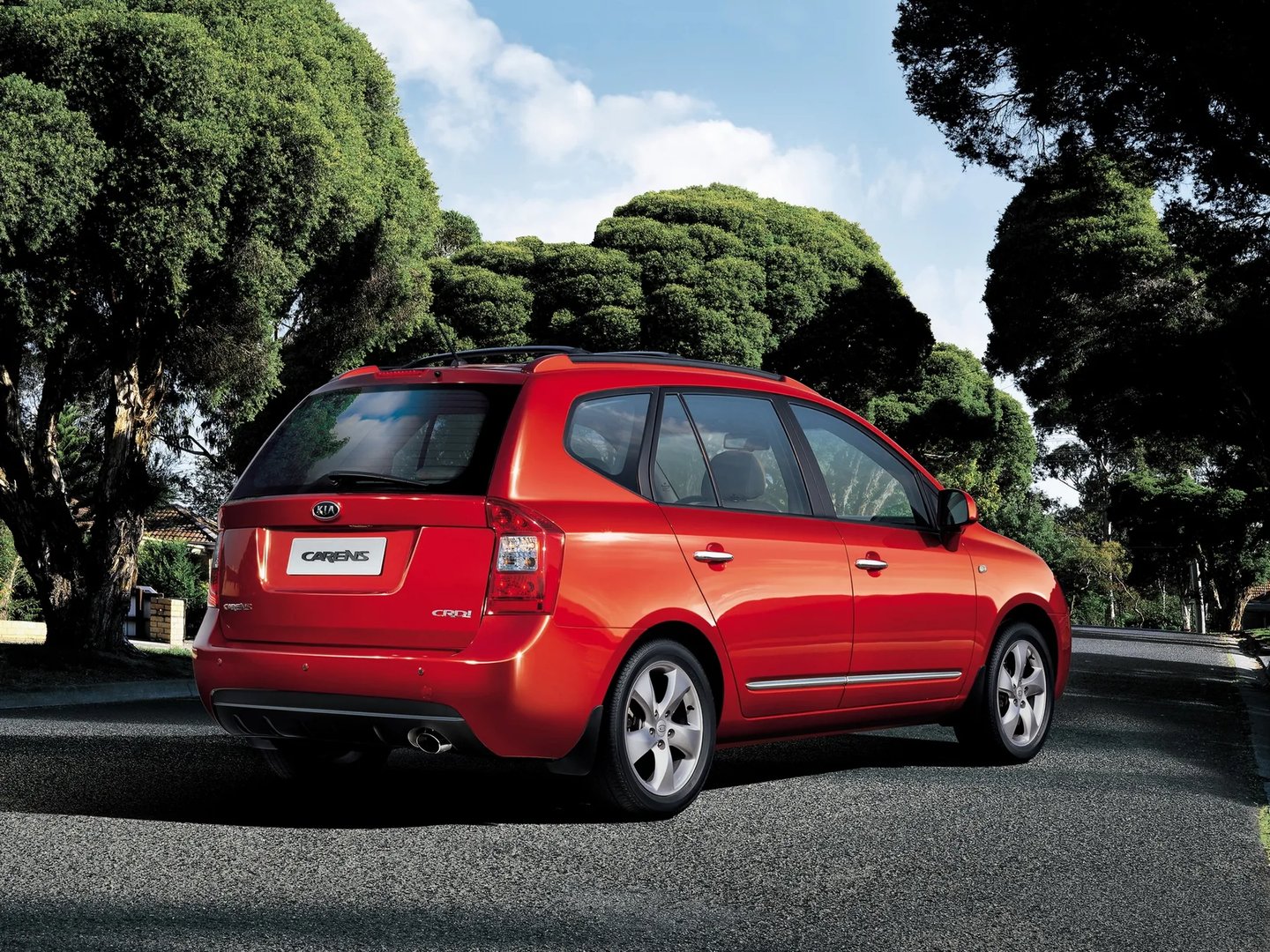 Kia_Carens_2_generation__Compact_Van__5.jpg