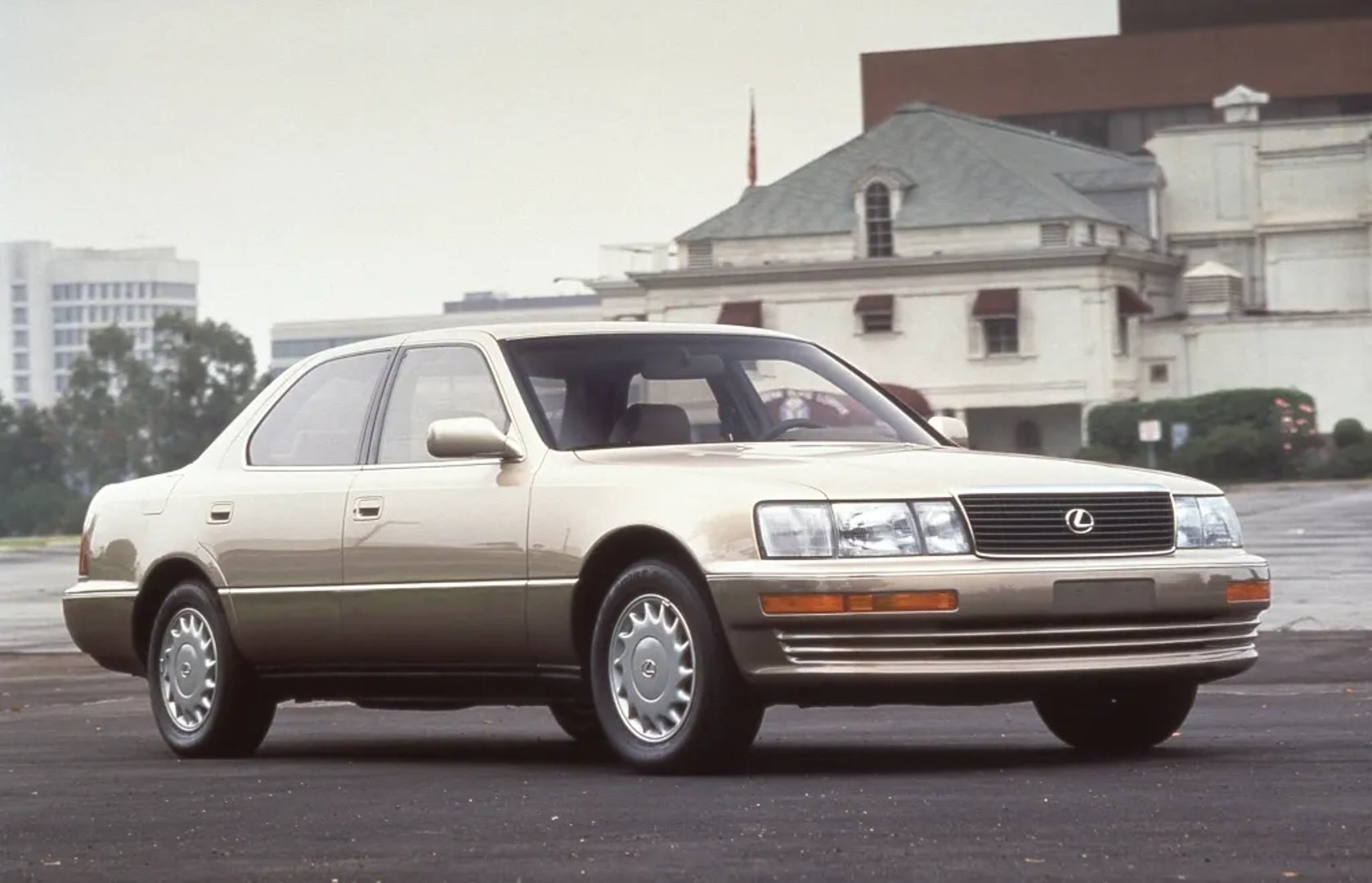 Lexus_LS_1_generation__Sedan__6.jpg
