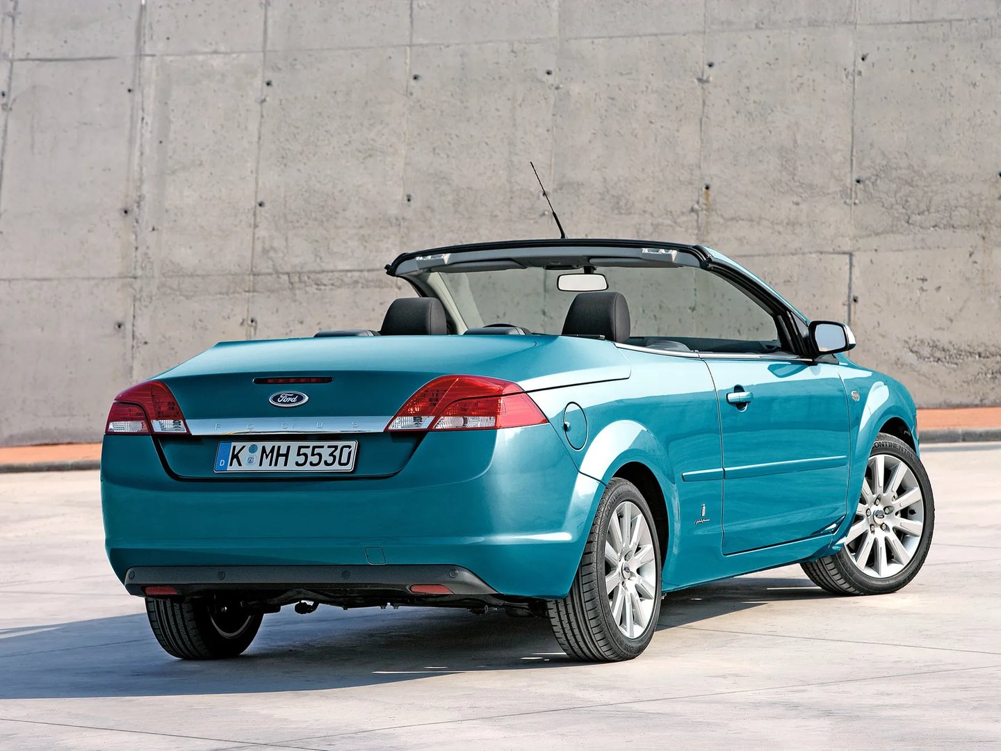 Ford_Focus_2_generation__Cabrio__1.jpg