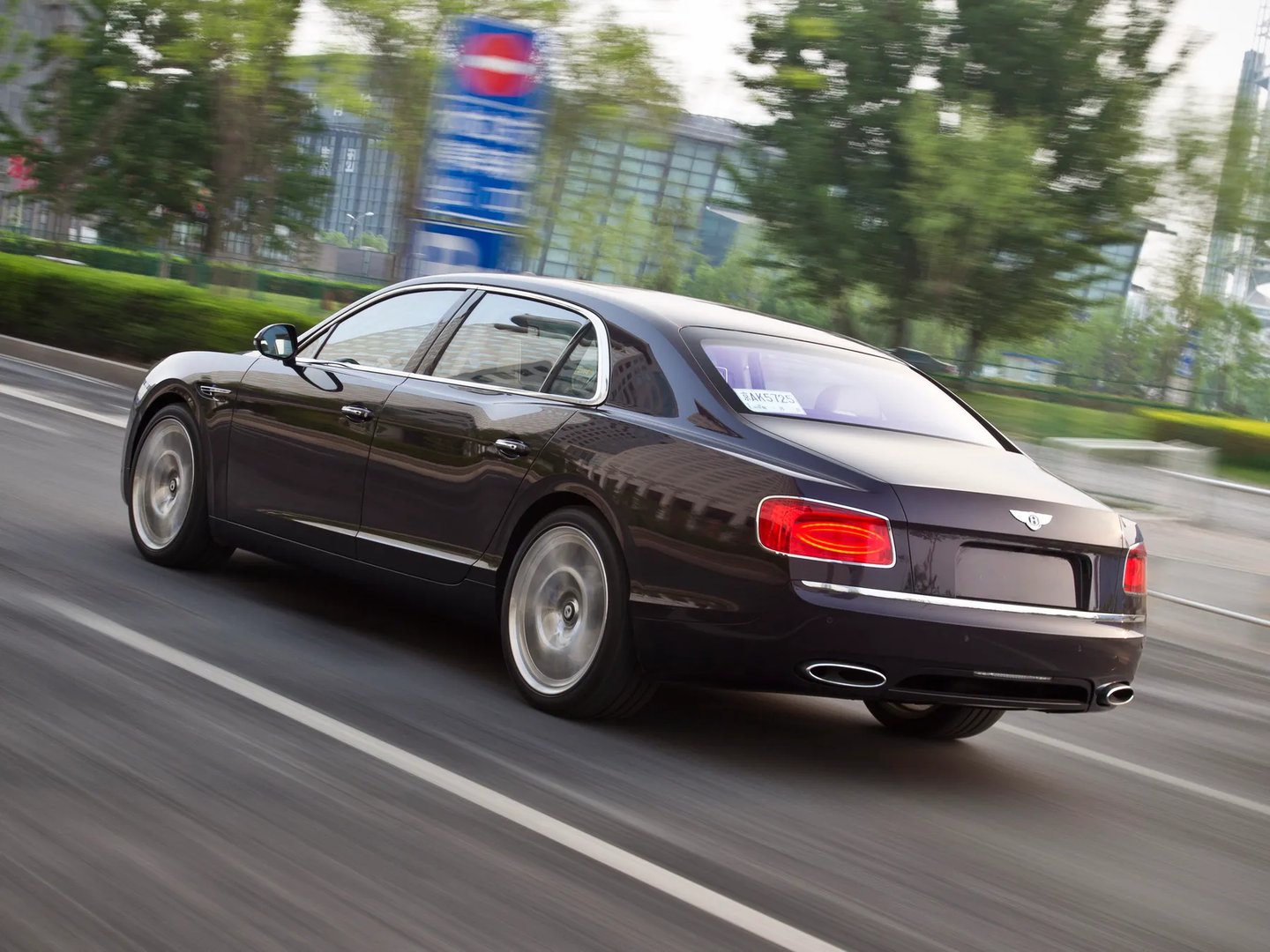 Bentley_Flying_Spur_2_generation__Sedan__10.jpg