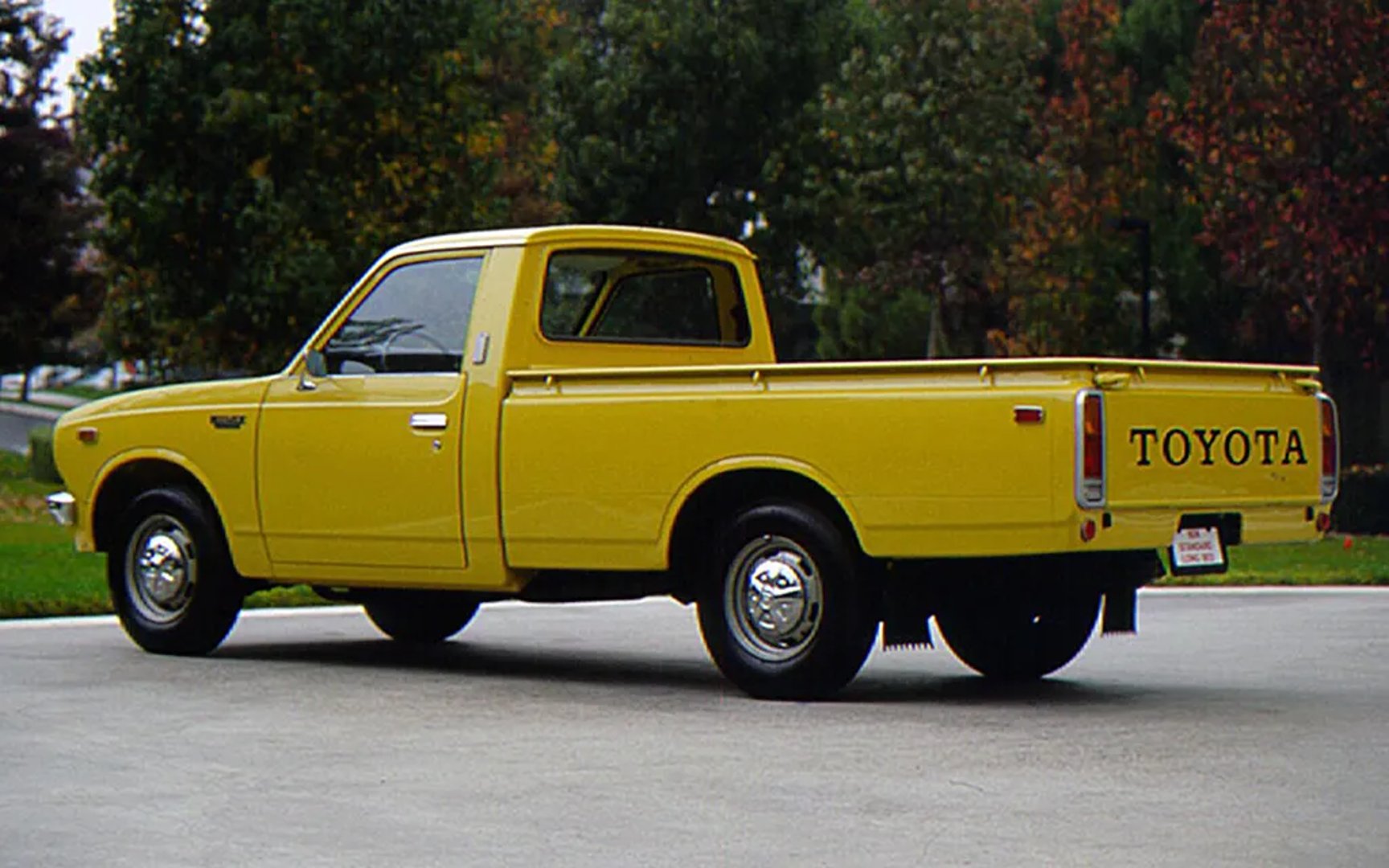 Toyota_Hilux_2_generation__Pickup_single-cab__1.jpg