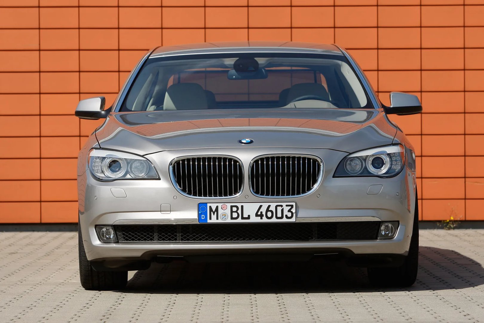 BMW_7_series_5_generation__Sedan_Long__6.jpg