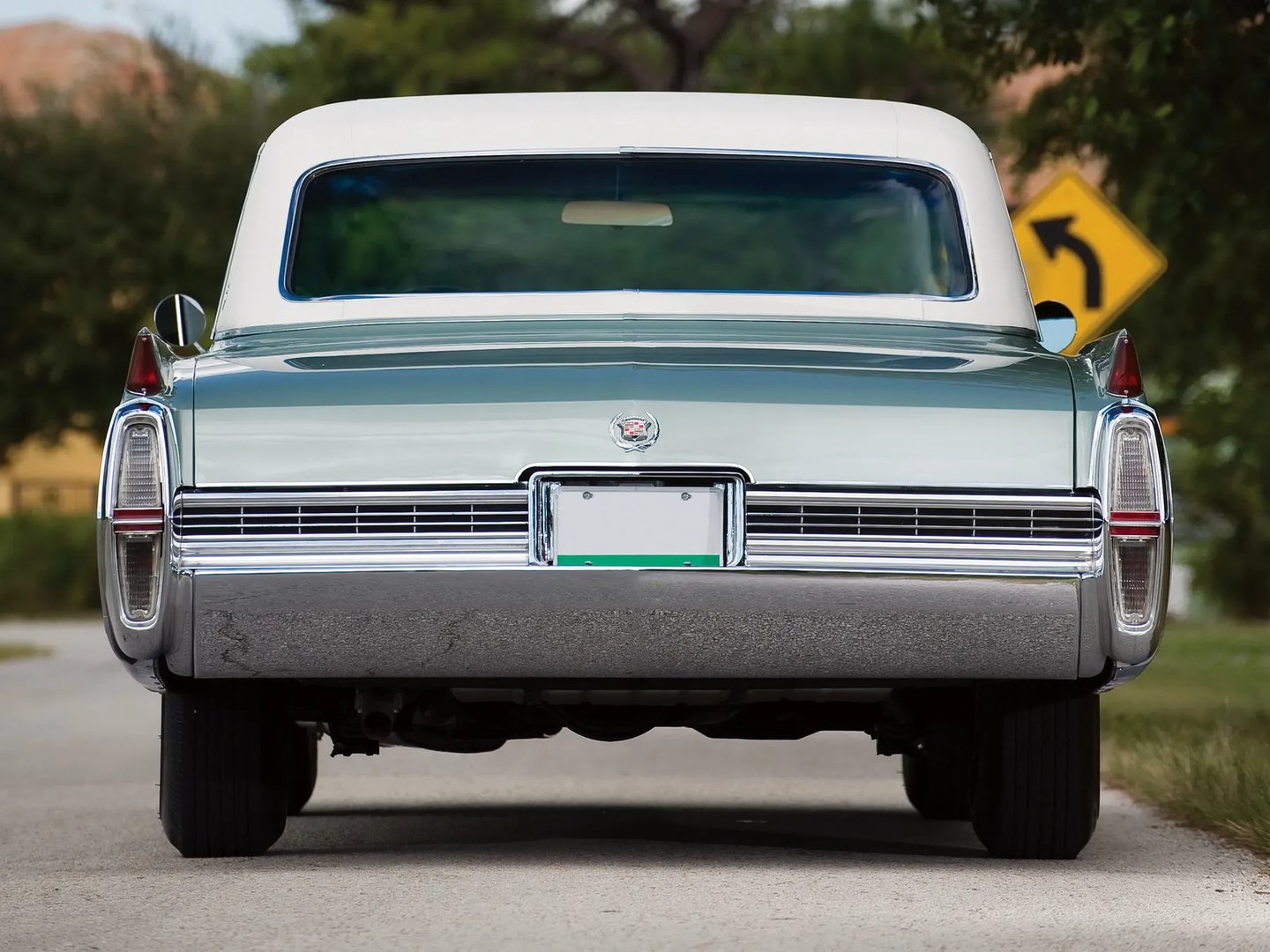 Cadillac_Sixty_Special_8_generation__Sedan_Hardtop__3.jpg
