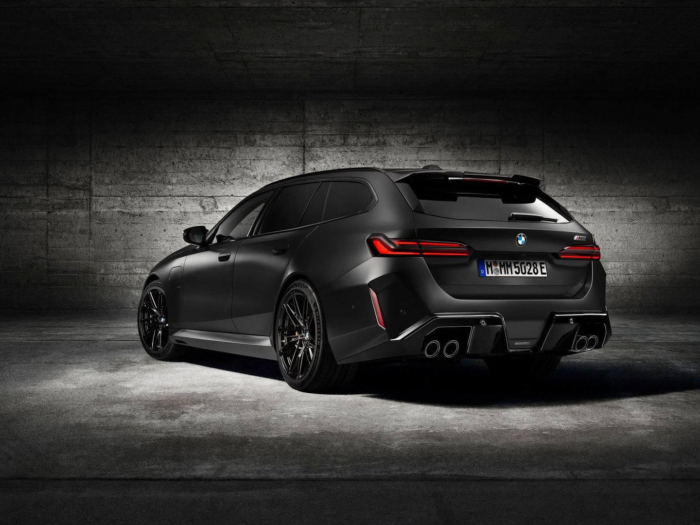 bmw_M5_7_generation__Estate_5-door__16.jpg